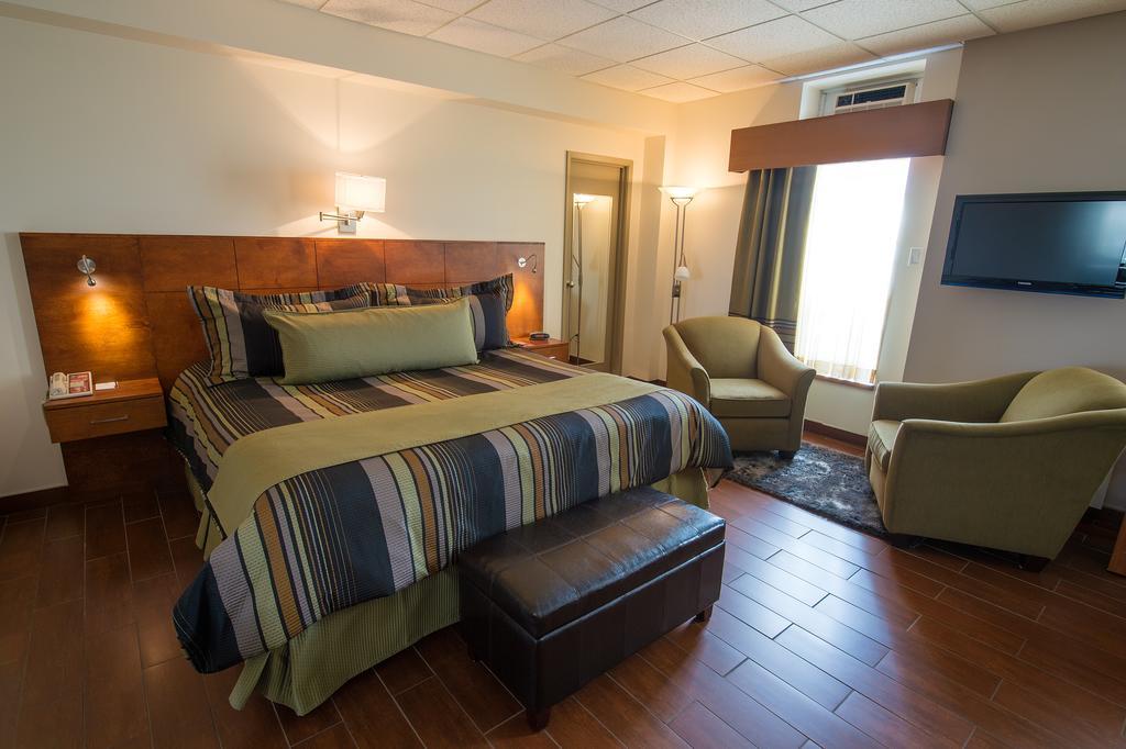Hotel Du Fjord Saguenay Exterior photo